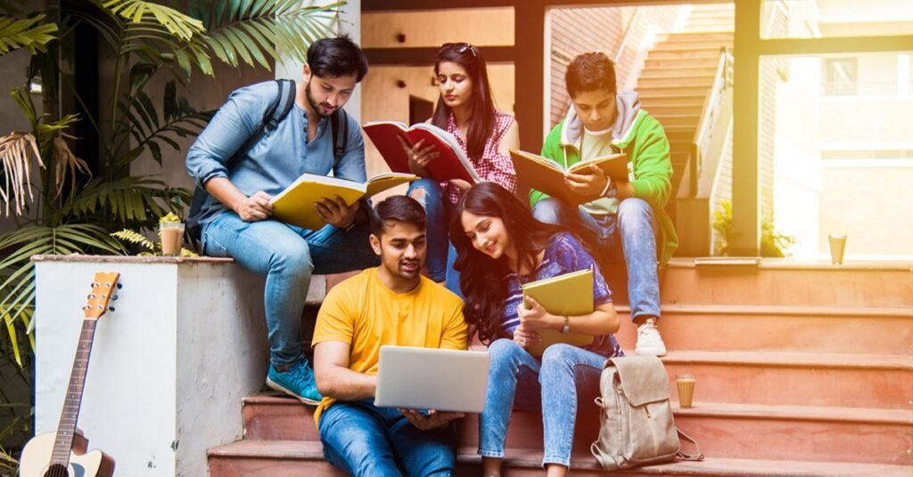 10 Tips to Live Your Best Life at College in 2023